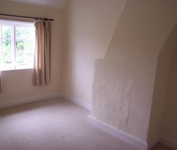 2 bedroom end of terrace house to rent - Photo 2