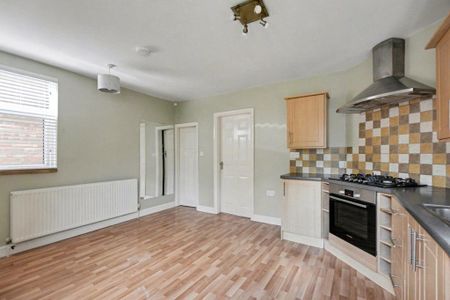 3 bedroom semi-detached house to rent - Photo 3