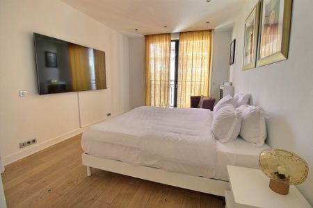 Location meublée- Paris 75008 - 72 m²- 2 chambres - 6 500€ - Avenue Montaigne - Photo 2