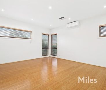 47 Oriel Road, Ivanhoe - Photo 2