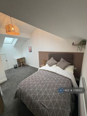 1 bedroom in a house share to rent - Photo 3