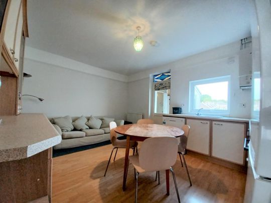 West Avenue, Bath, Somerset, BA2 - Photo 1