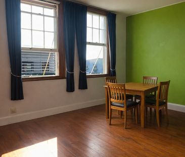 Charming 2 Bedroom Character Apartment in Epsom - Photo 5