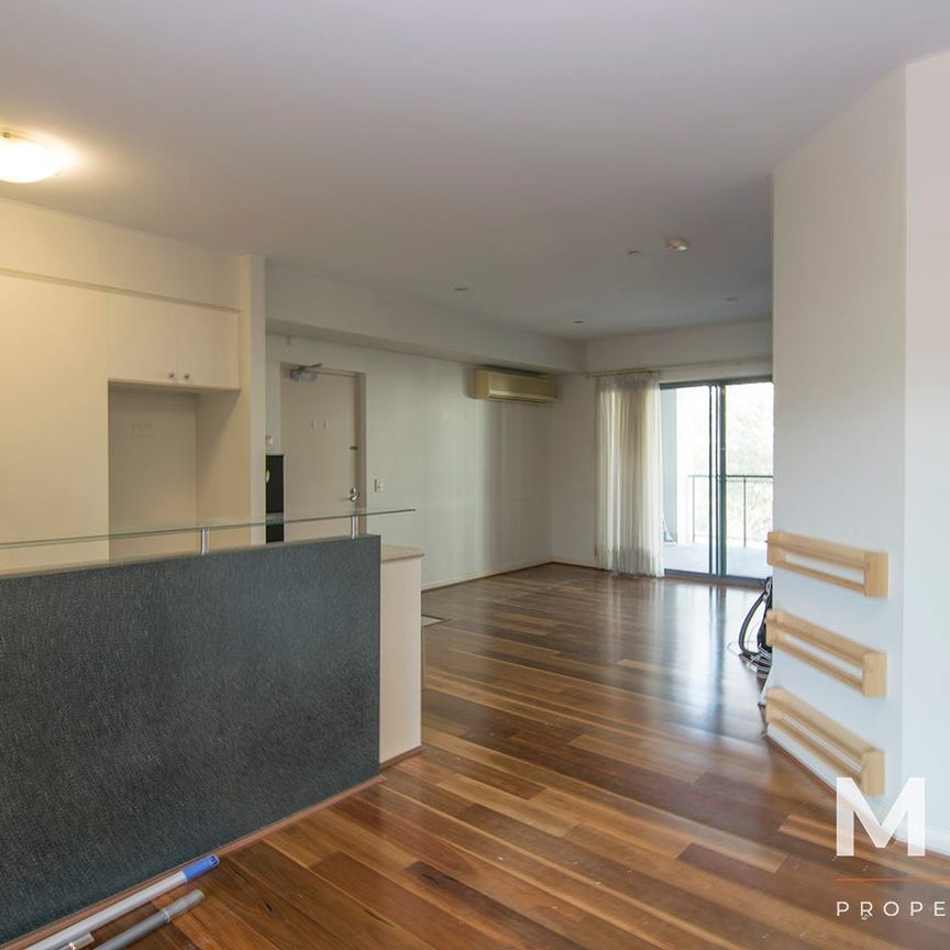 PRESTIGIOUS MILL POINT PENINSULAR - Photo 1
