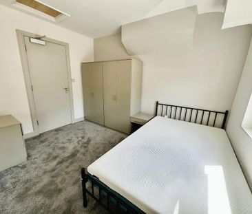 1 bedroom in a house share to rent - Photo 2