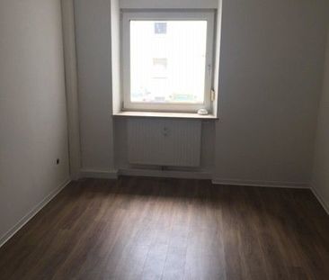 Renovierte 3 - Zimmer Wohnung mit Balkon in begehrter Stadtlage! - Photo 3