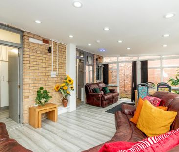 9 bedroom terraced house to rent - Photo 1