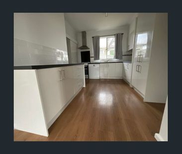 Updated family home - Photo 5