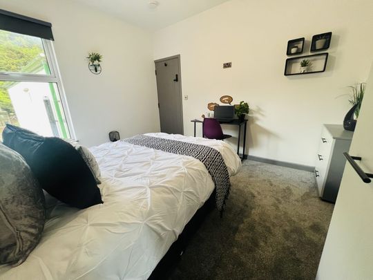 BEDROOM 1 LARGE DOUBLE ENSUITE - Photo 1