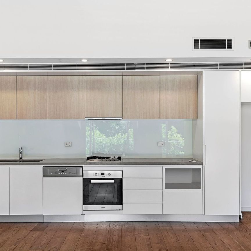 Modern Two Bedroom Apartment With Parking In Boutique Block - Photo 1