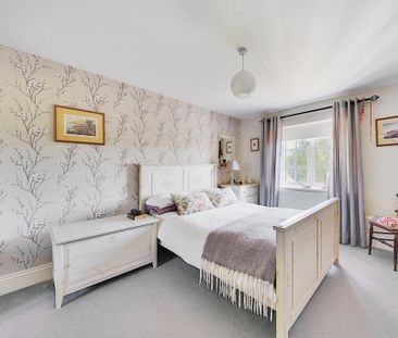 4 bedroom semi-detached house to rent - Photo 2