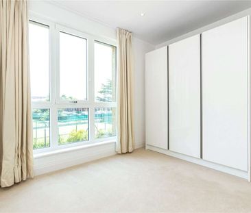 Luxury 2 bed apartment situated beside Teddington Riverside. - Photo 4