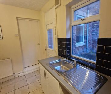 2 bedroom ground floor flat to rent - Photo 6