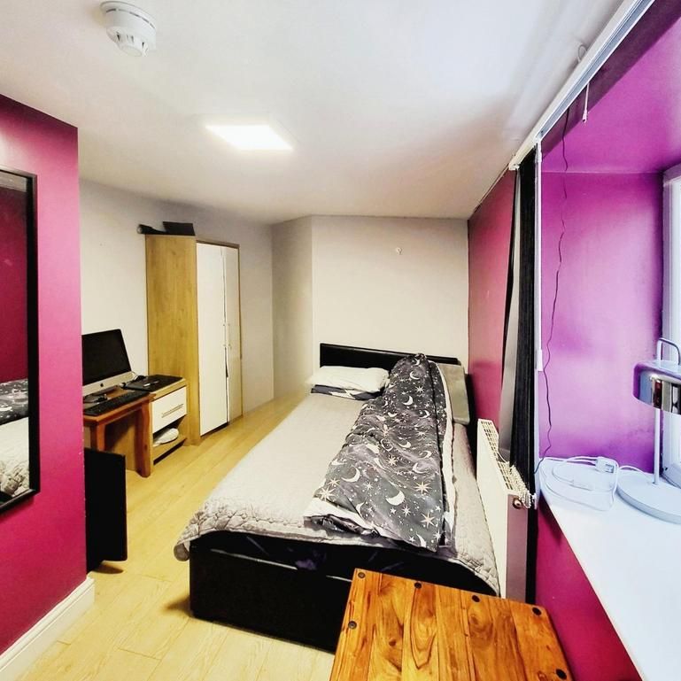 1 bedroom in a house share to rent - Photo 1