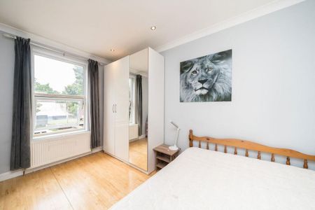 3 bedroom flat to rent - Photo 4