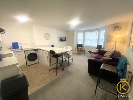 2 bedroom flat to rent - Photo 2