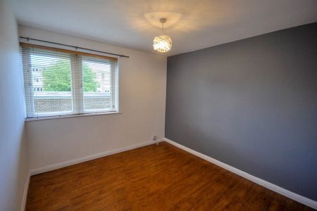 2 bed flat to rent in Haydon Close, Red House Farm, NE3 - Photo 3