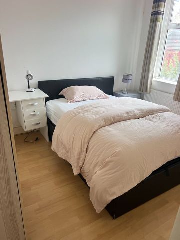 Room in a Shared House, Chippendale Street, E5 - Photo 3