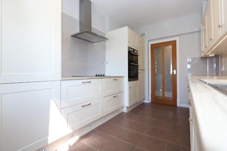 3 bedroom flat to rent - Photo 3