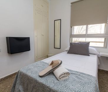 Calle Fernández Alarcón, Málaga, Andalusia 29007 - Photo 3