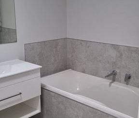 Delightful 2-Bedroom Unit - Comfort & Convenience - Photo 3