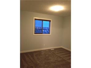 Well maintained Beautiful 2-Storey 3 bdrms Home in Evanston! - Photo 5