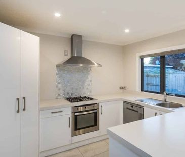 Low-Maintenance 3-Bedroom Home with Garage & Fenced Yard - Photo 3