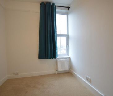 3 bedroom end of terrace house to rent - Photo 3