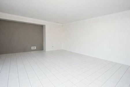 Spacious Family Home with Multiple Living Areas – Hammond Park - Photo 2