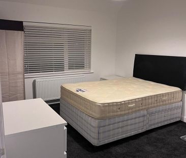 5 bedroom semi-detached house to rent - Photo 1