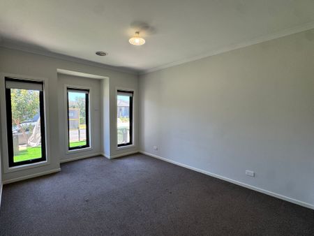 Beautiful Abode with All the Convenience - Photo 4