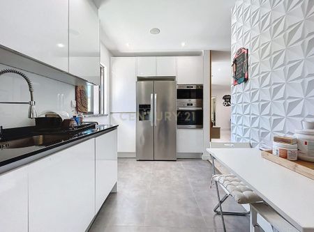 Montenegro, Faro - Photo 3