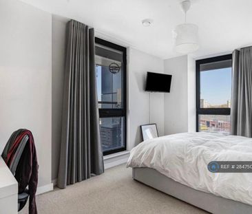 1 bedroom in a flat share to rent - Photo 5