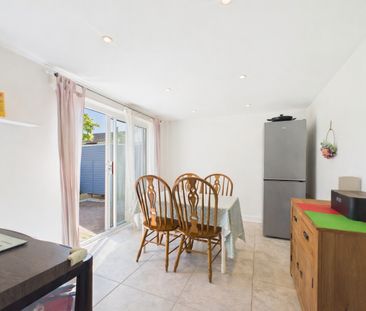 4 bedroom House in Mainprize Road, Bracknell - Photo 2