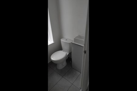 1 Bed Flat, Polygon Road, M8 - Photo 5