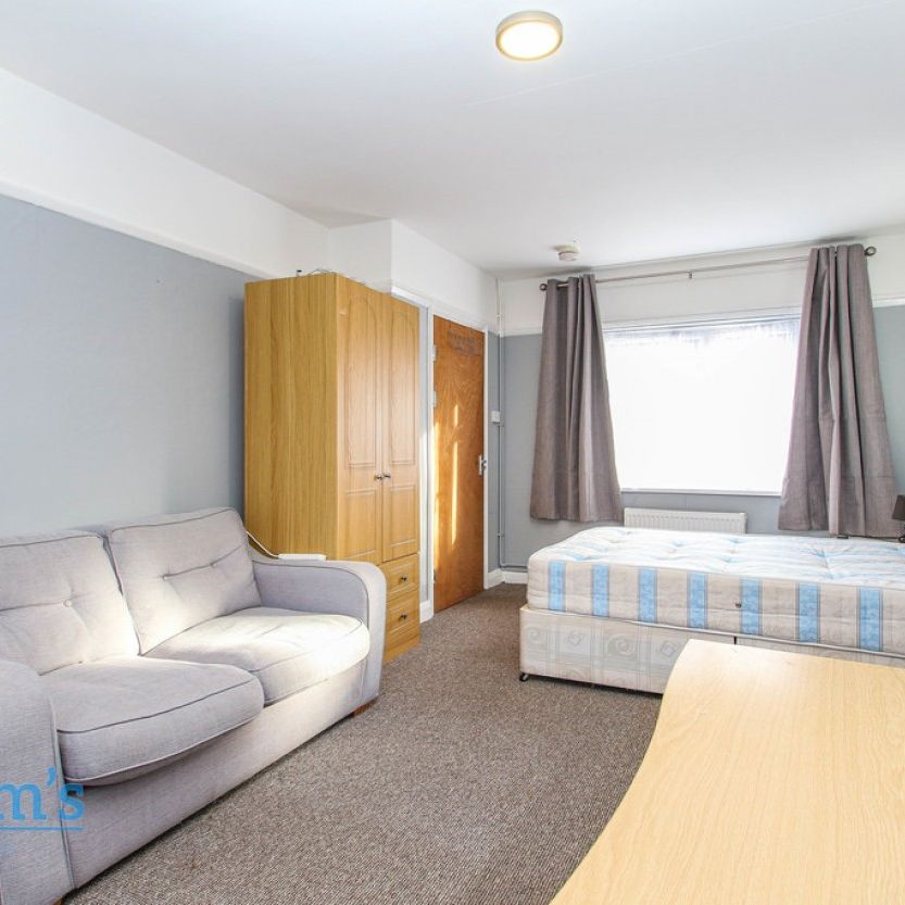 1 bed Semi-Detached House for Rent - Photo 1