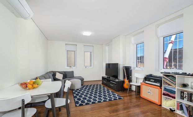 Stylish Inner-City Apartment in the Heart of Newcastle - Photo 1