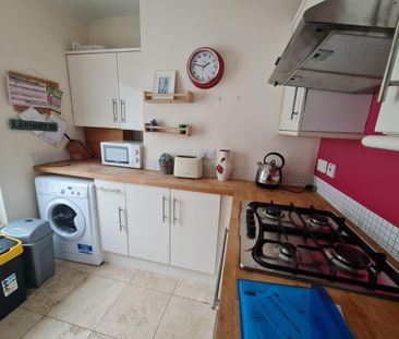 3 bedroom flat to rent - Photo 5