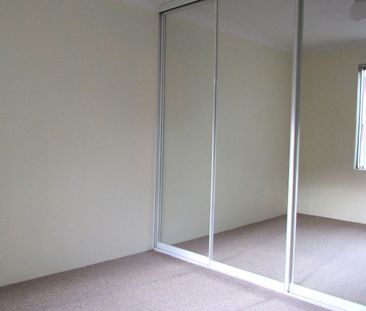 Renovated 2 Bedroom Apartment with lock up garage - Photo 5