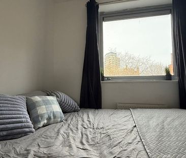 Room in a Shared Flat, Bromley High St, E3 - Photo 4