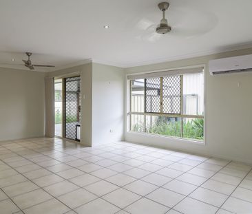 TIDY 3 BEDROOM DUPLEX WITH PRIVATE BACKYARD - Photo 2