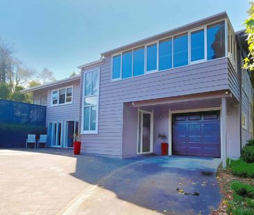 Spacious Family Living with Garden Oasis - Photo 5