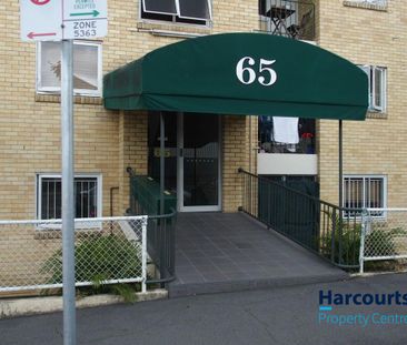 Fully Air-Conditioned Unit in South Brisbane - Photo 1