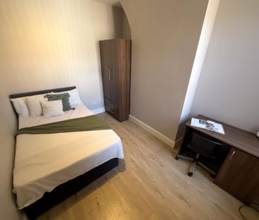 4 bedroom terraced house to rent - Photo 1