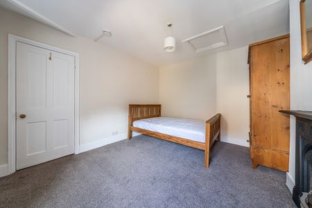 3 bedroom flat to rent - Photo 5