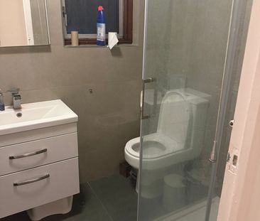 Room in a Shared House, Church Road, IG2 - Photo 2