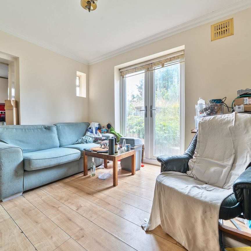 5 bedroom semi-detached house to rent - Photo 1