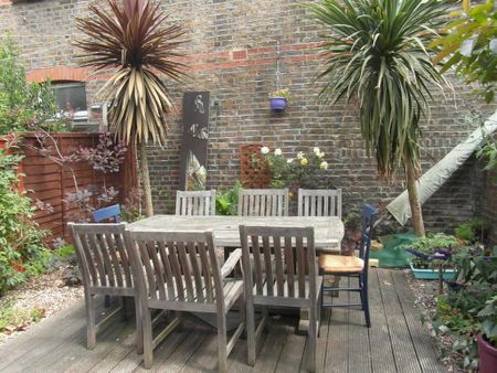 2 bedroom ground floor flat to rent - Photo 2