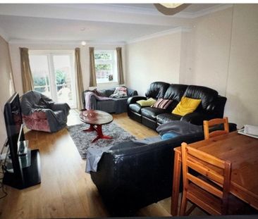 8 bedroom property to rent - Photo 3