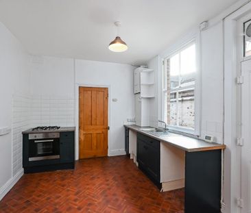 4 bedroom terraced house to rent - Photo 2